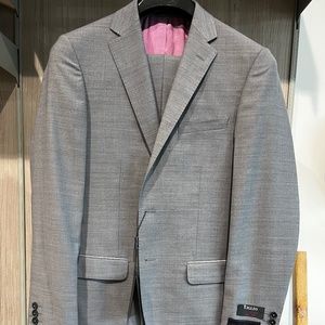 Tiglio Luxe Slim Fit Suit 42 R